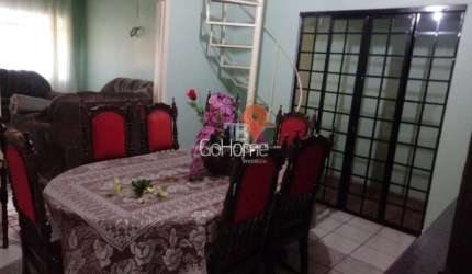 Casa com 5 Quartos e Ampla Área, Próximo ao Clube Campeche