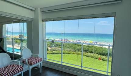 Apartamento finamente decorado na praia dos Ingleses, Pé na areia, vista mar.