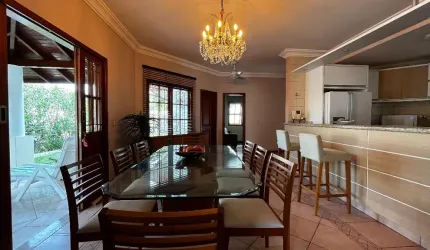Casa aconchegante 4 quartos (1 suíte) no Córrego Grande