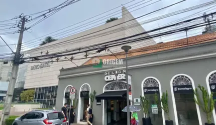 Quiosque em galeria no Batel.
