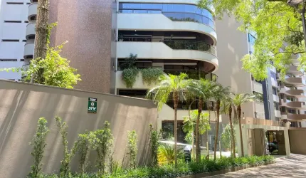 Apartamento com 351m2 útil em frente ao Curitibano.