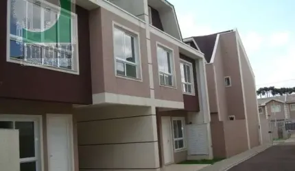 Sobrado em condomínio no Umbará.