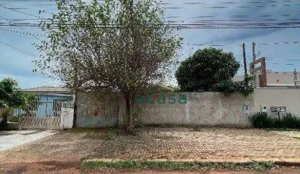 Barracão c/ 140m2 (construção no final do terreno)