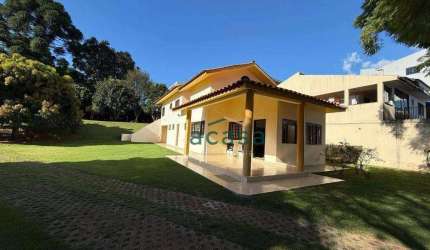 Casa com 01 suíte e 03 quartos