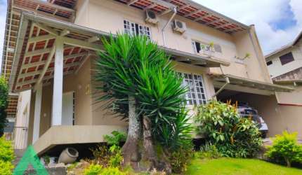 Casa com 3 quartos à venda na Escola Agrícola, Blumenau , 243 m2 por R$ 1.100.000