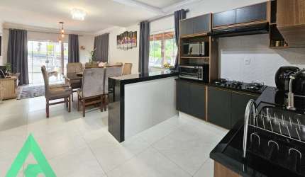 Casa com 3 quartos à venda na Escola Agrícola, Blumenau , 196 m2 por R$ 690.000
