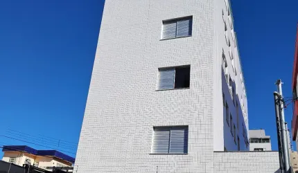 Linda área privativa com 3 quartos. Area nobre do Bairro