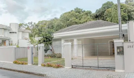 Casa com 2 quartos à venda na Rua Werner Brietzig, 343, América, Joinville, 240 m2 por R$ 1.850.000
