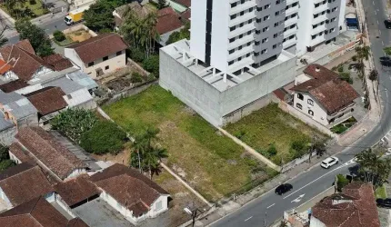 Terreno à venda na Rua São Roque, 115, Floresta, Joinville por R$ 890.000