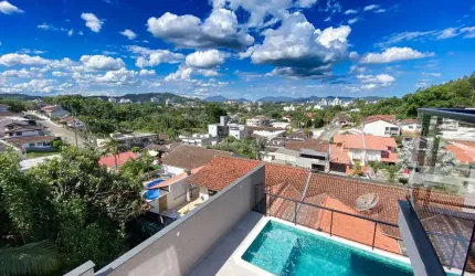 Alto padrão de acabamento! Casa com piscina no Bairro da Velha! R$ 1.650.000,00 por R$ 1.530.000,00!