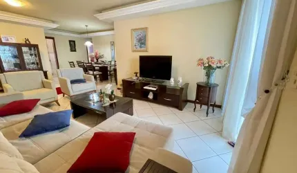 Amplo apartamento na Vila Nova