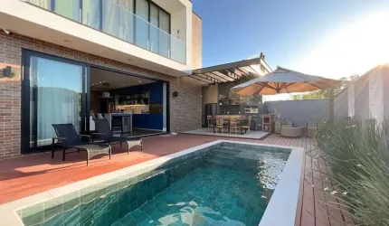 Casa de Alto Padrão em condomínio fechado!!!