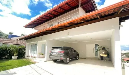 Casa com amplo terreno na Velha!!!