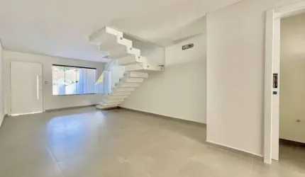 SOBRADO NOVO COM 3 DORMITÓRIOS NA ÁGUA VERDE