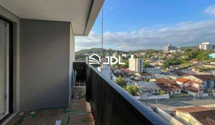 Apartamento com suíte, aquecimento a gás e lazer completo.