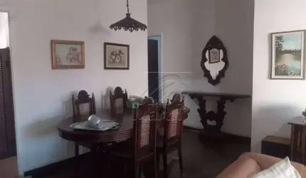 Casa à venda em excelente localização, distante apenas uma quadra do Hospital dos Fornecedores de Cana, no bairro Vila Resende, em Piracicaba/SP.