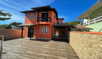 Vendo casa com 2 aptos na pinheira