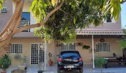 Lindo sobrado e com ótima localização
