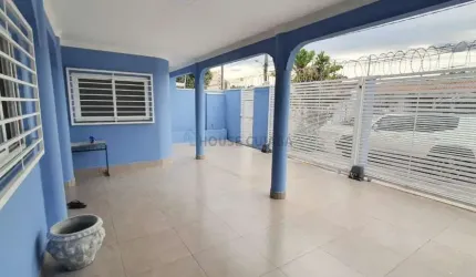 Casa de esquina com piscina no Bairro Jardim Europa