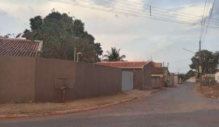 Casa com 3 quartos à venda na São Benedito, 29, Centro, Poconé, 412 m2 por R$ 950.000