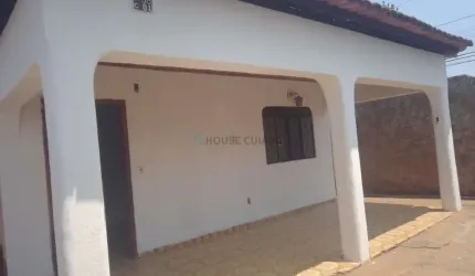 CASA  A  VENDA DE ESQUINA NO CPA