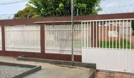 Vendo Linda Casa - 4 Quartos - 2 Suítes/ Banheira - Centro Sul de VG