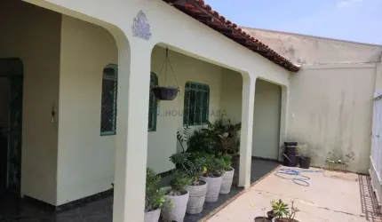 Casa no cpa III - com 03 quartos (01 suíte) e edícula