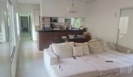 Vendo Casa de 4 Quartos - 2 Suítes - Ampla - Cond. Fechado