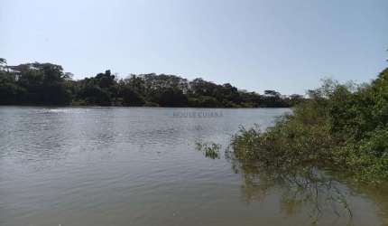 Sitio com 11.5 hectares na beira do rio Cuiabá 28 km de Várzea Grande MT