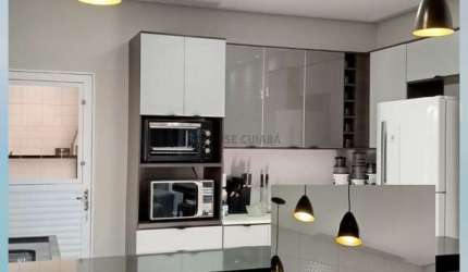 *Casa toda decorada de  gesso e com lustres . Sanca na sala e com Crôica e fita