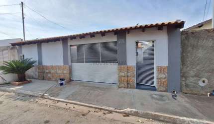 CASA NO RESIDENCIAL FLOR DO IPE EM VARZEA GRANDE (ATRÁS DA UNIVAG)