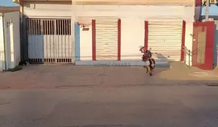 Sobradinho na avenida principal Av. Torquato do bairro jardim Vitoria em Cuiabá