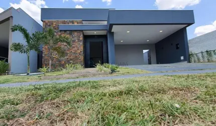 Casa Nova no Condomínio Florais da Mata.