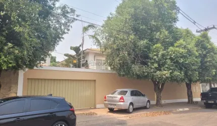 Vendo Grande Casa Mobiliada com Escritórios no Bairro Santa Cruz