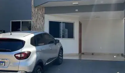 Vendo Casa  em Condomínio Fechado