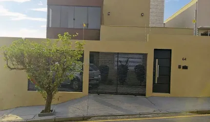 Sobrado bem localizado com potencial para investimento comercial