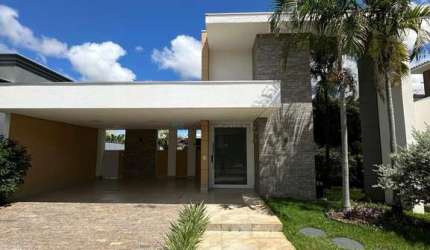 Linda Casa Térrea e Prática no Florais dos Lagos