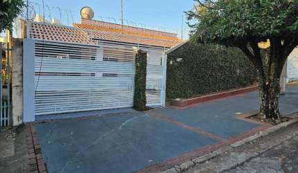 CASA ESPAÇOSA A VENDA NO QUILOMBO