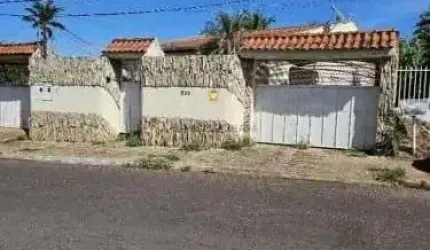 Locação de Casa Comercial na Cidade Alta — Ideal para Seu Negócio