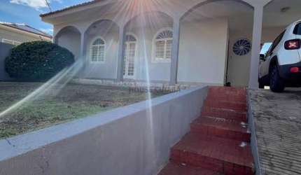 Alugo Linda Casa com 4 quartos no Jardim Cuiabá