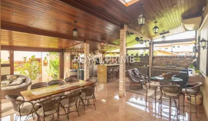 Casa Térrea de Rua com Edícula, Piscina e 4 suítes à venda, 420 m² - Santa Felicidade - Curitiba/PR