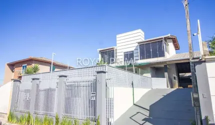 Casa de Rua com Amplo Terreno, Edícula e 4 dormitórios à venda, 247 m² - Atuba - Curitiba/PR