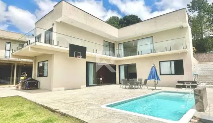 Casa Nova Mobiliada e Integrada com Alexa – 4 Quartos, Piscina e Vista Panorâmica – Aluguel – Curitiba/PR
