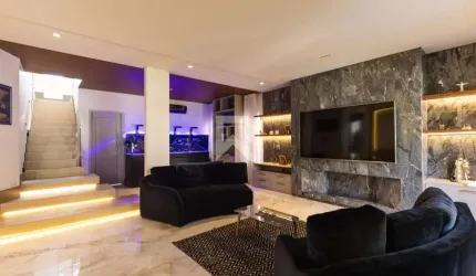 Casa Alto Padrão com Piscina Aquecida para locação, 4 Suítes e Área Gourmet no Pilarzinho – Curitiba/PR