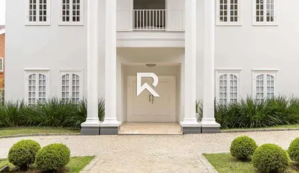 Casa de Luxo c/ jardim e 5 suítes em Condomínio no Bom Retiro p/ Locação - 689m²