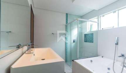 Casa de alto padrão 5 suítes, Espaço gourmet e Jardim 235 m² - Vista Alegre - Curitiba/PR -