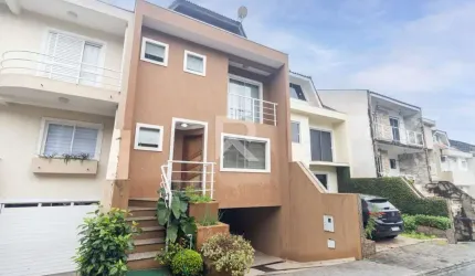 Sobrado em condomínio, 3 quartos sendo 1 suíte, 2 vagas – 169,49 m² - Campo Comprido - Curitiba/PR