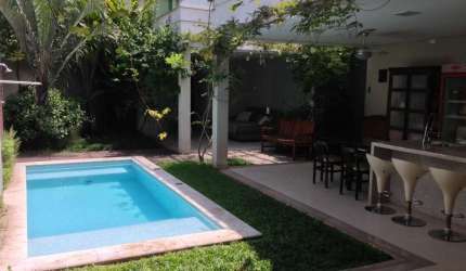 Casa com 4 suítes 6 vagas a venda no Real Parque