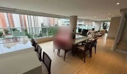 Apartamento com 4 suites 4 vagas a venda em Moema