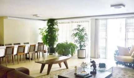 Casa com 3 suítes 7 vagas a venda no Campo Belo